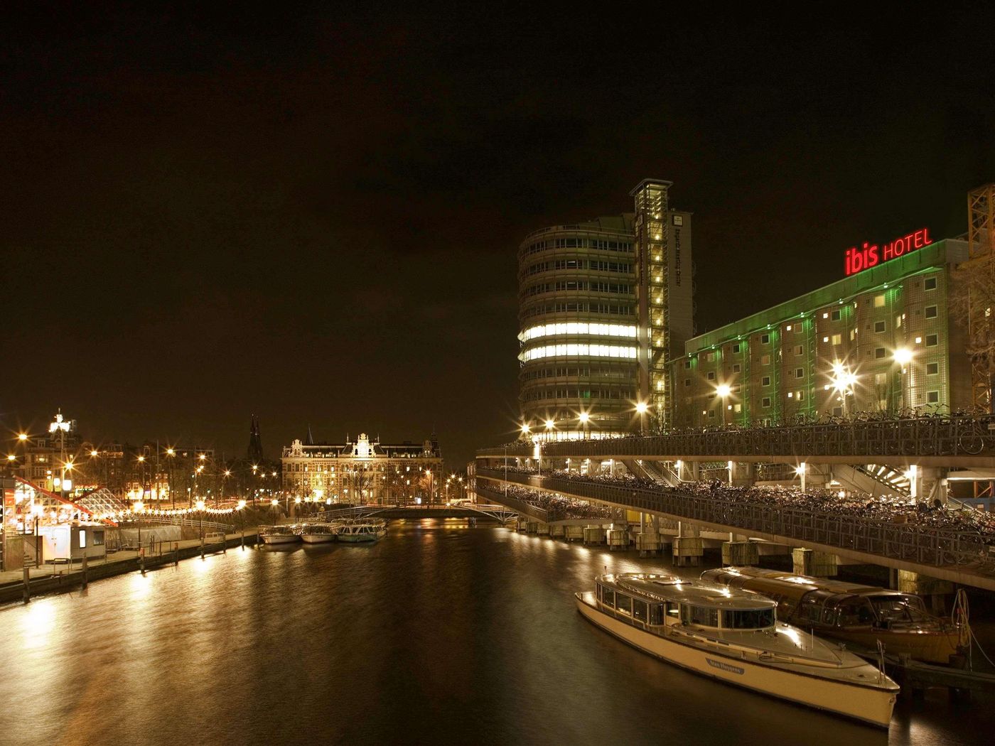 ibis-Amsterdam-Centre-General-view-26