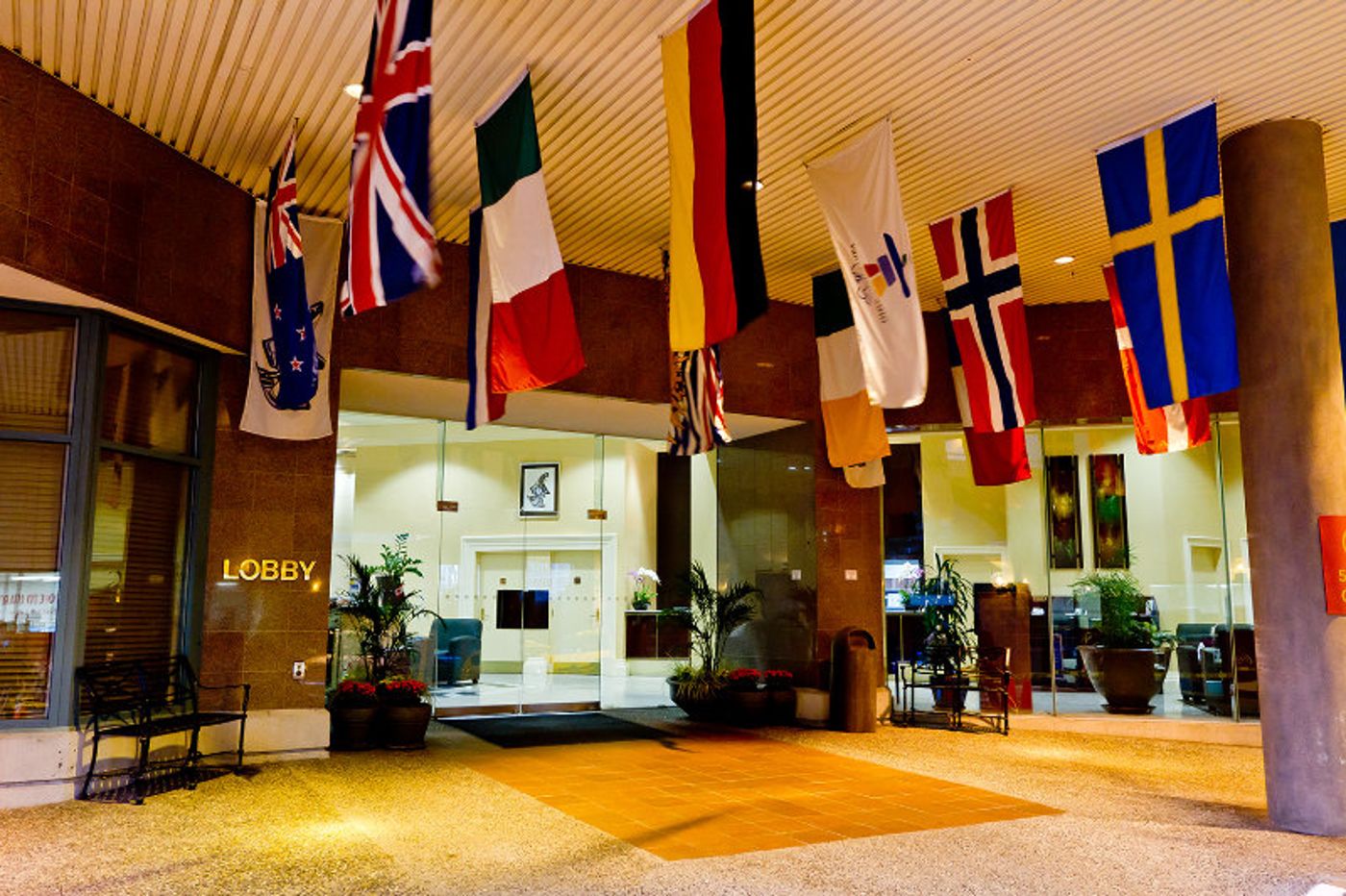 Rosedale-On-Robson-Suites-Hotel-Lobby-11