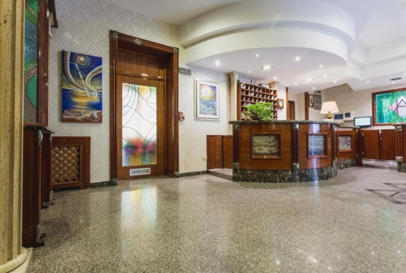 Phi-Hotel-Ambra-Lobby-4