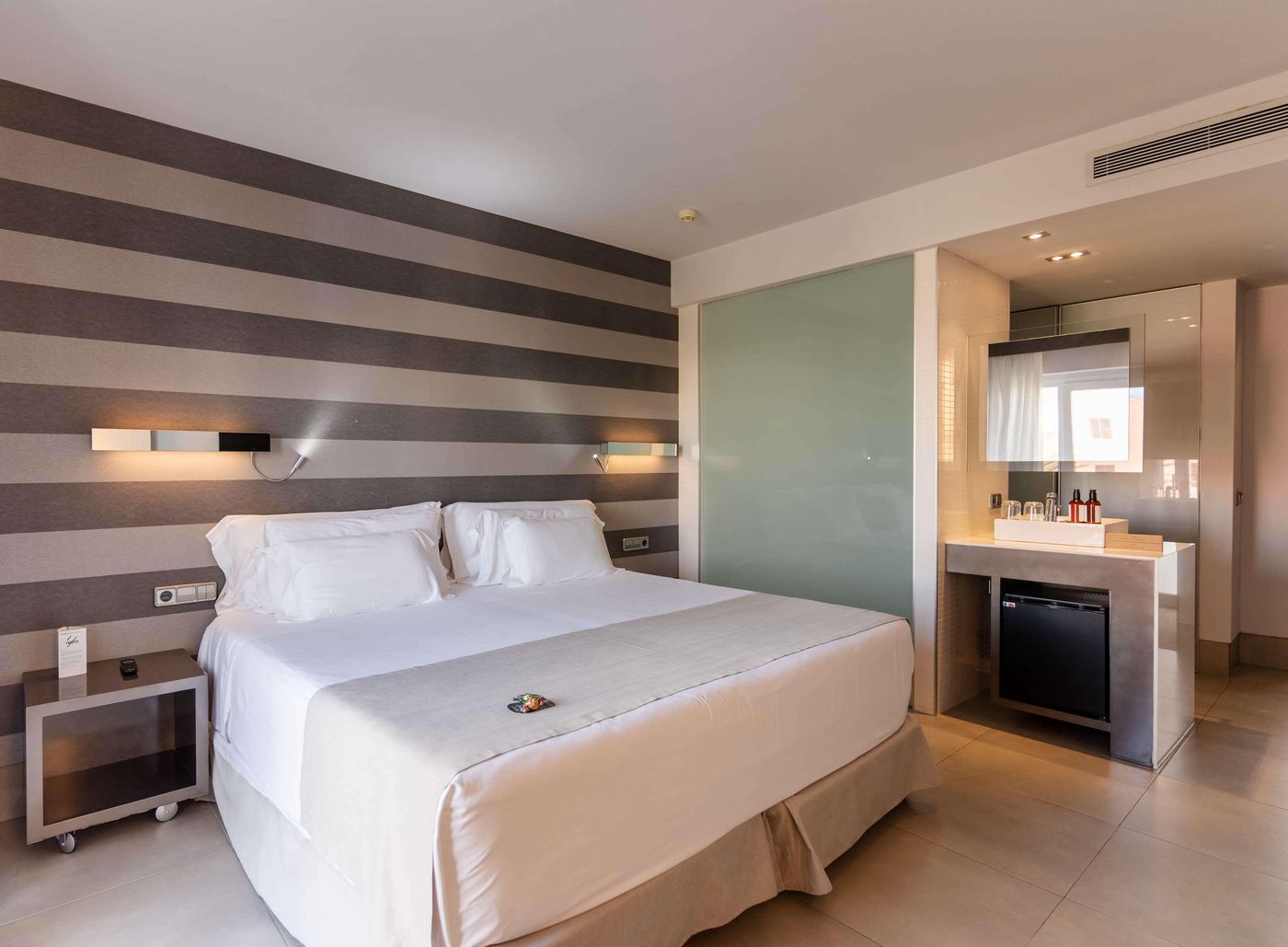 Barcel-----Hamilton-Menorca-Room-27