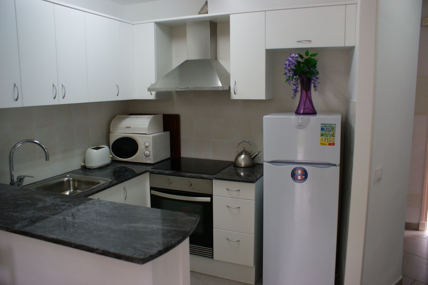 Hamilton-Court-Room-35