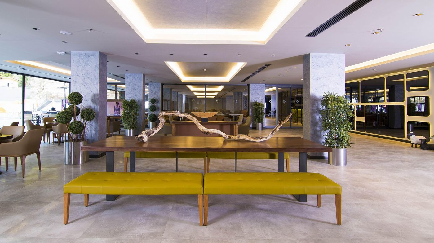 Mirage-World-Lobby-46