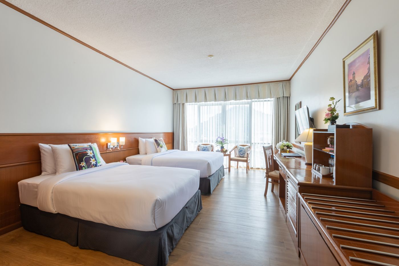 Royal-Phuket-City-Room-11