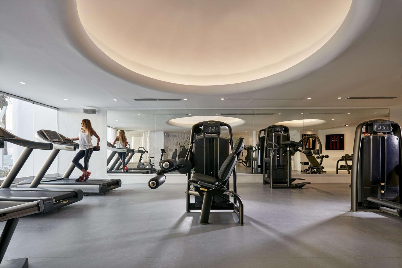 Mykonos-Blanc-Hotel-Sports-and-Entertainment-74