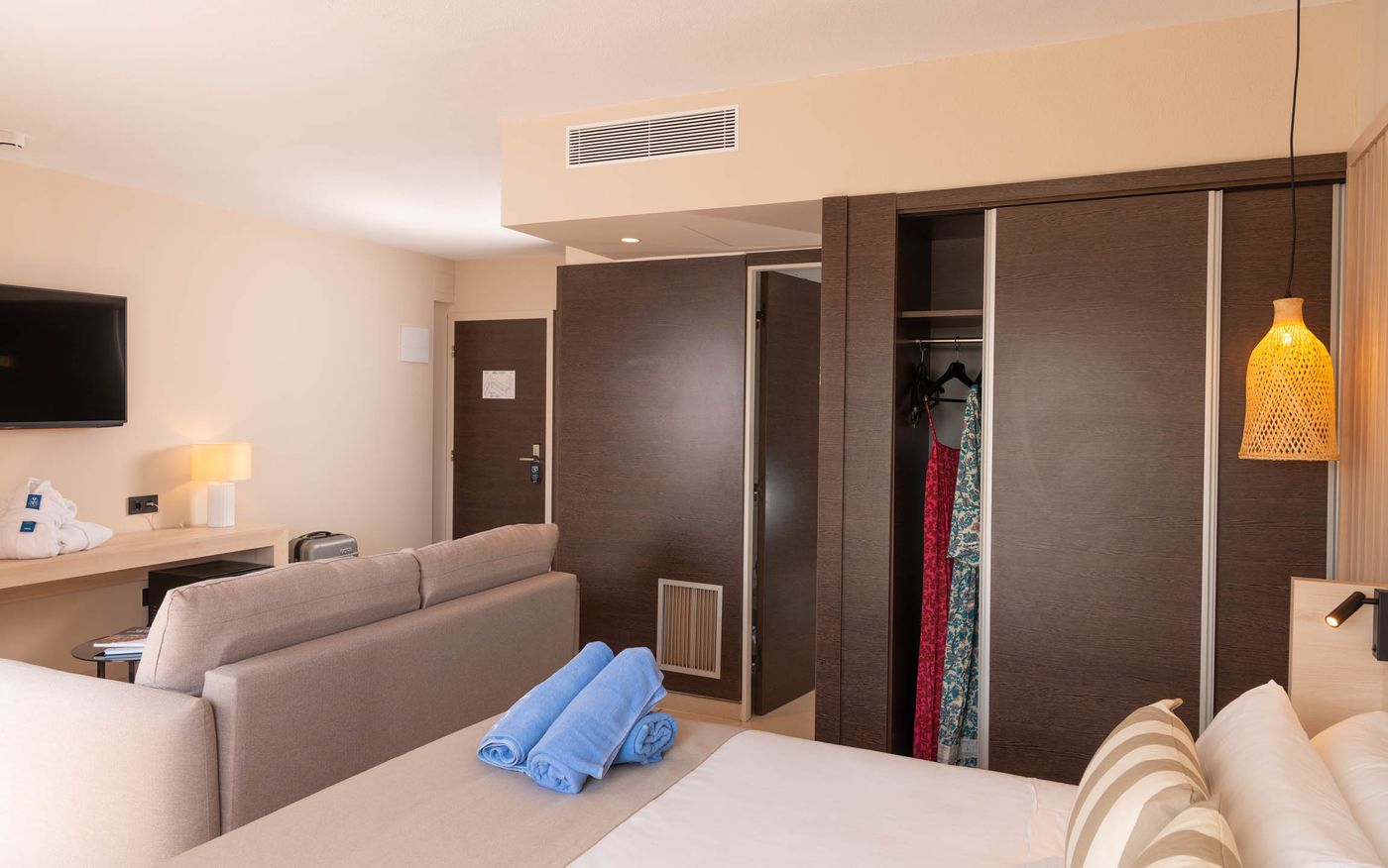 Aqua-Hotel-Montagut-Suites-Room-44