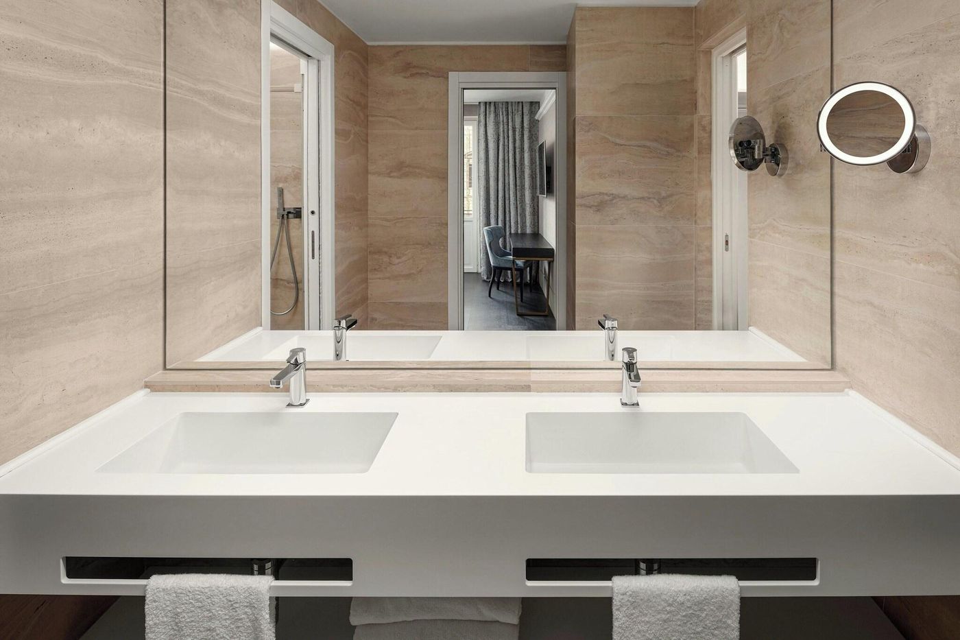 Sina-Bernini-Bristol--Autograph-Collection-Room-57