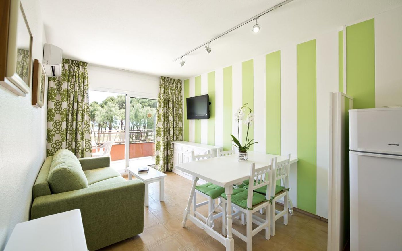 Salles-Beach-Apartments-Room-11