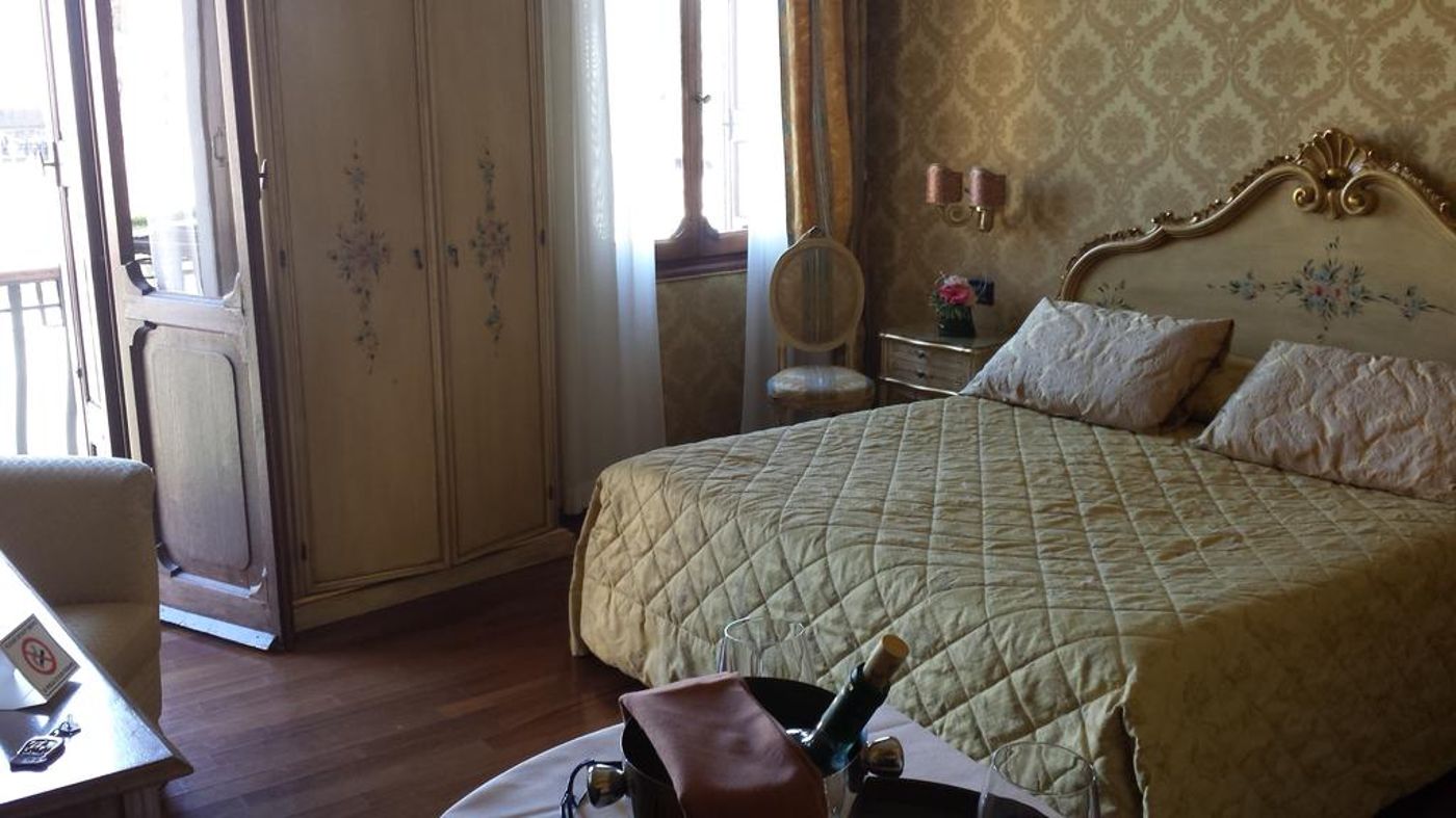 Carlton-on-the-Grand-Canal-Room-35