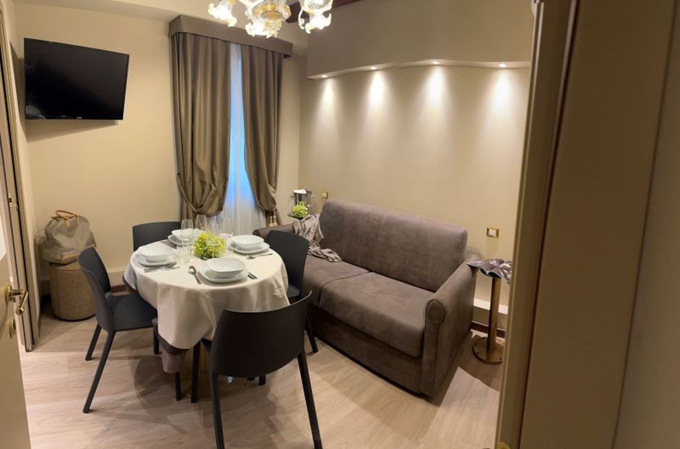 Ca--dell-Arte-Palace-Room-2