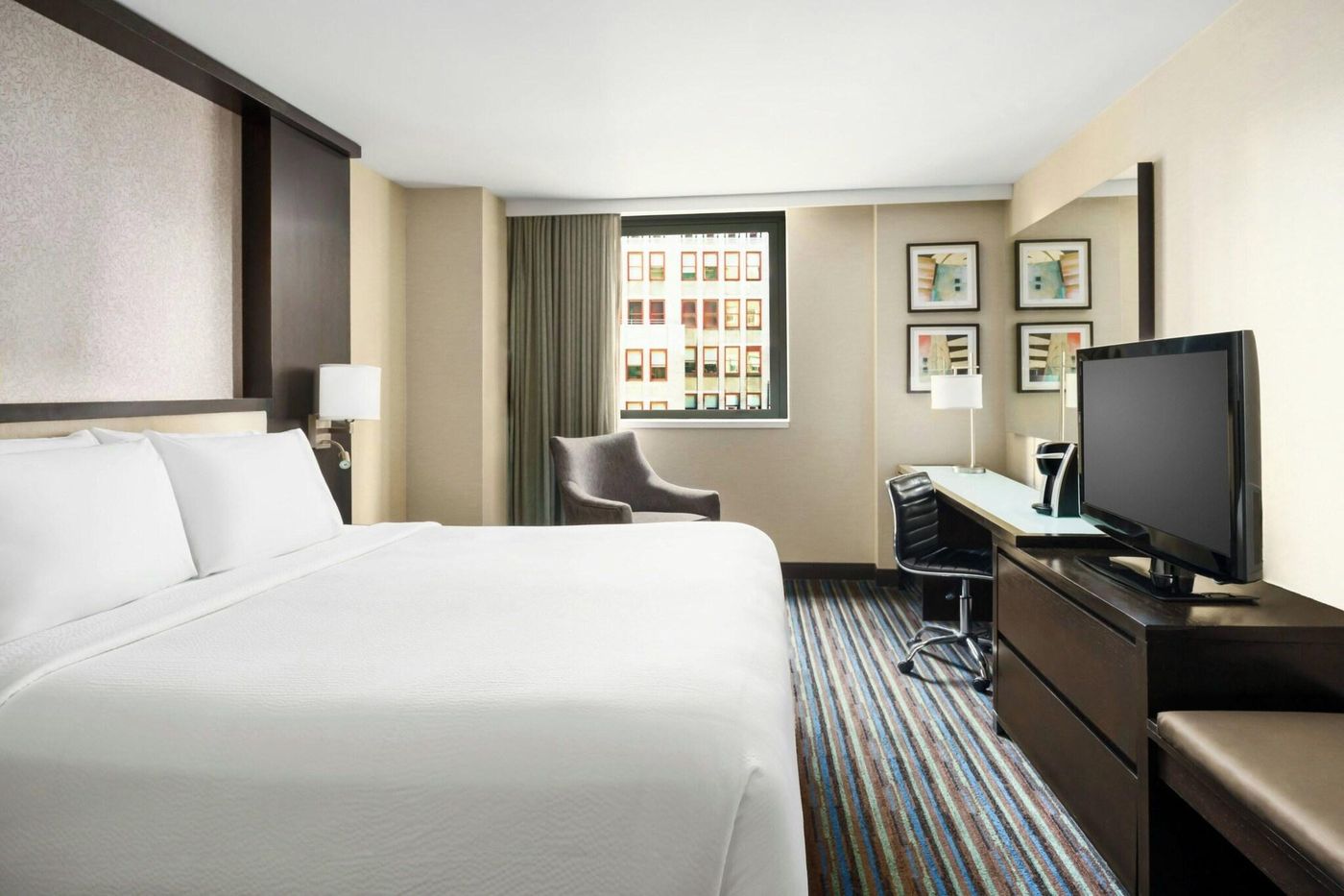 Courtyard-By-Marriott-New-York-Manhattan-Times-Squ-Room-25