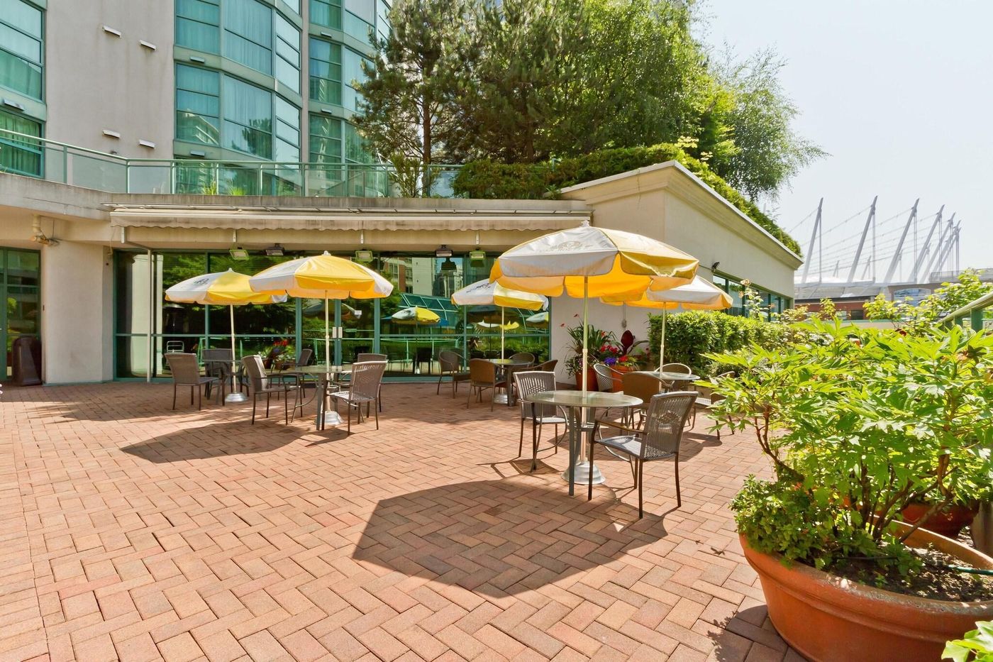 Rosedale-On-Robson-Suites-Hotel-Terrace-41