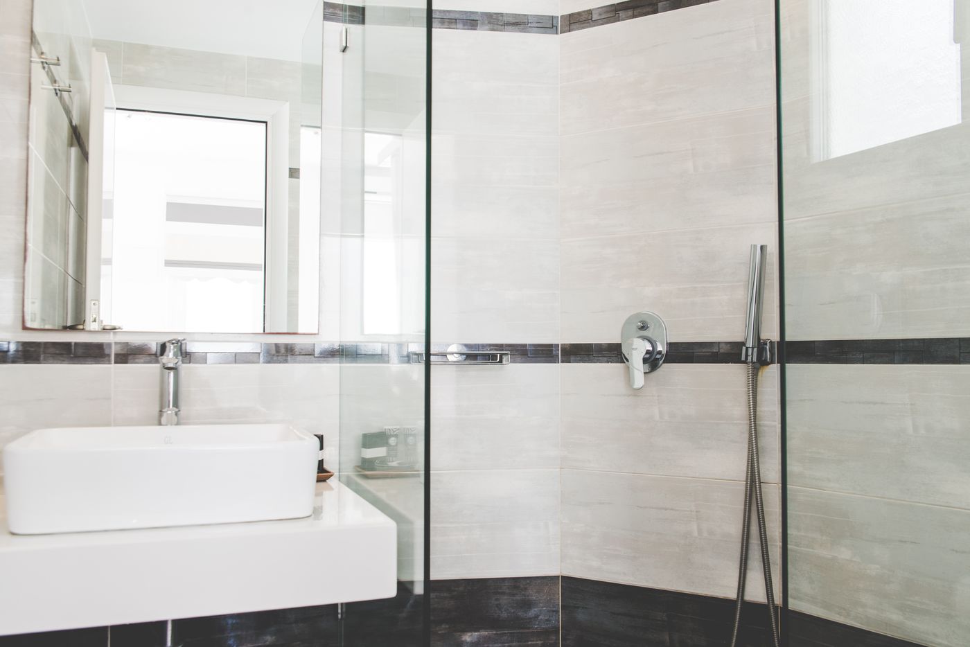 Super-Paradise-Hotel-Room-42