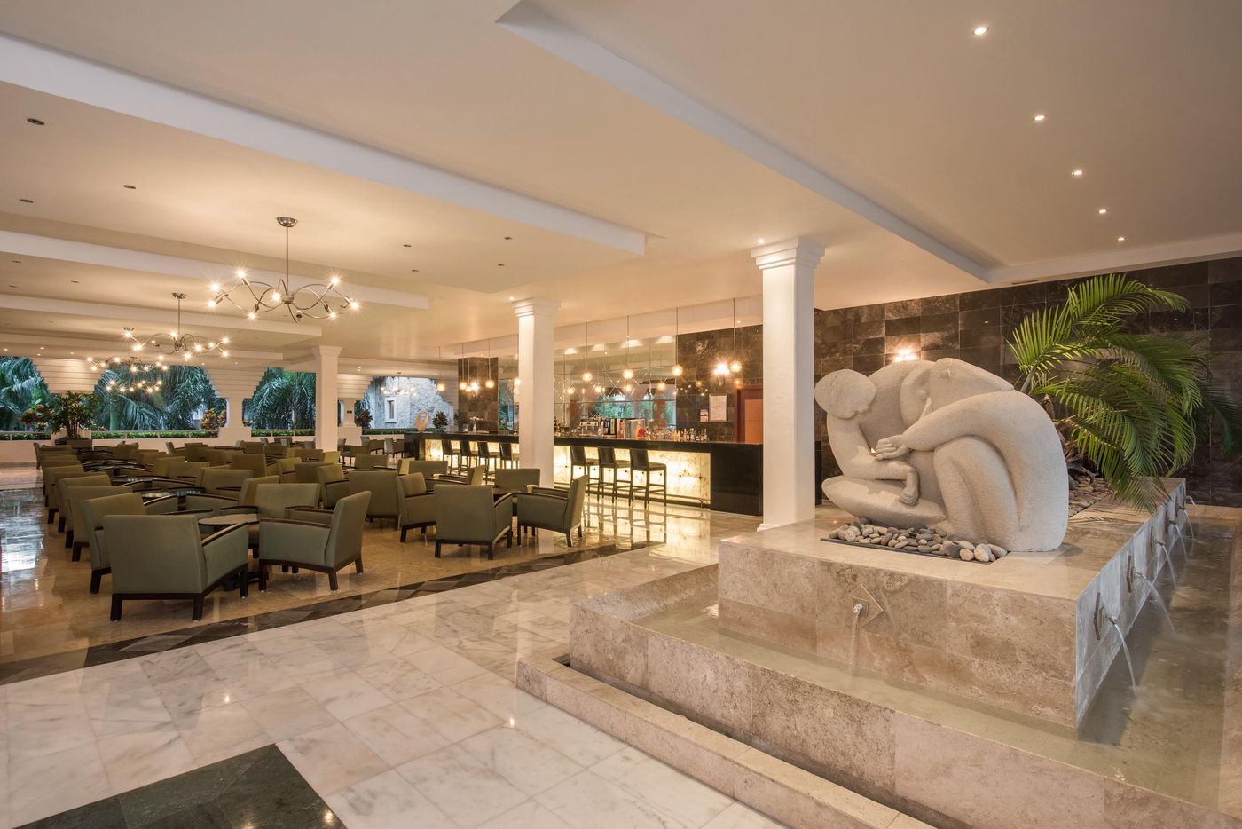 Grand-Riviera-Princess-Lobby-56