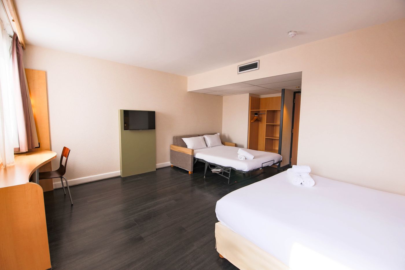 easyHotel-Nice-Palais-de-Congres-Room-20