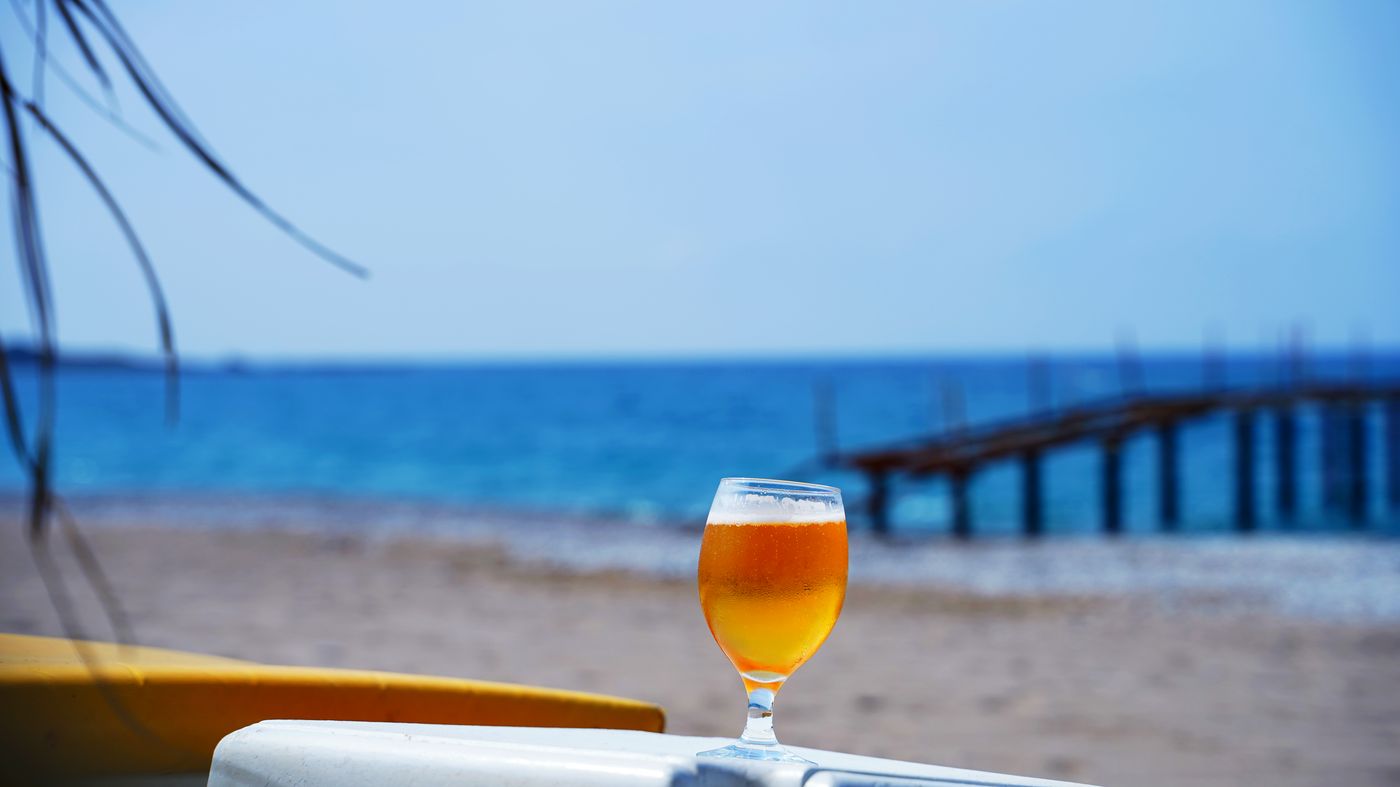 Club-Aqua-Plaza-Beach-94