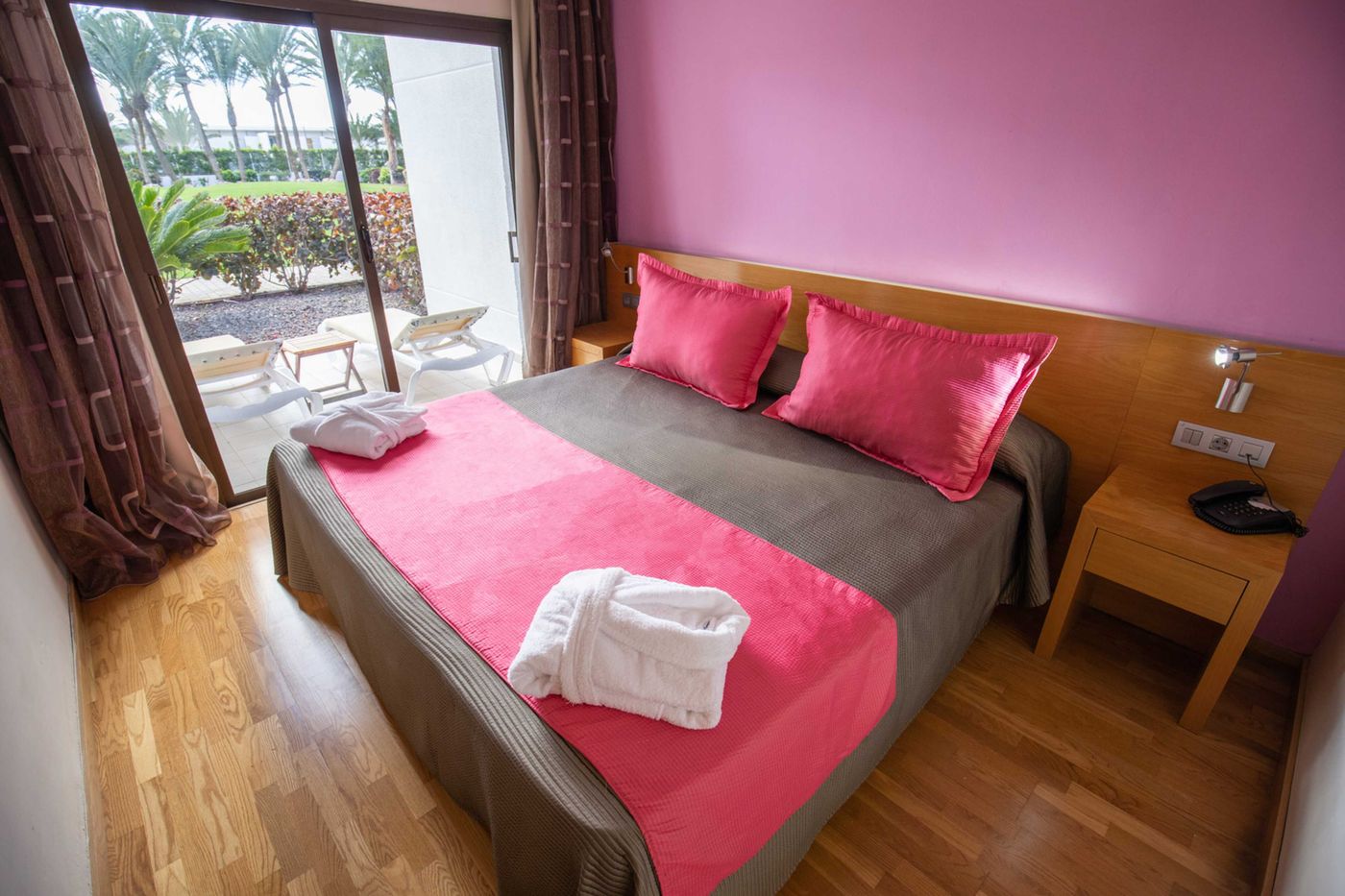 R2 Romantic Fantasia Dreams & Suites Hotel