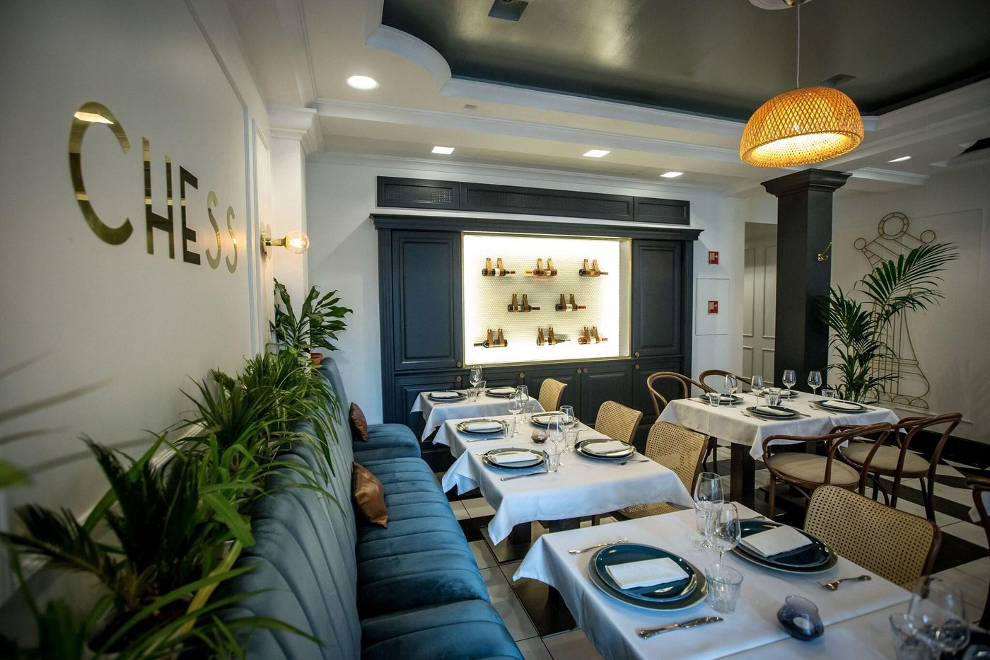 Queen-s-Court-Hotel-and-Residence-Restaurant-51