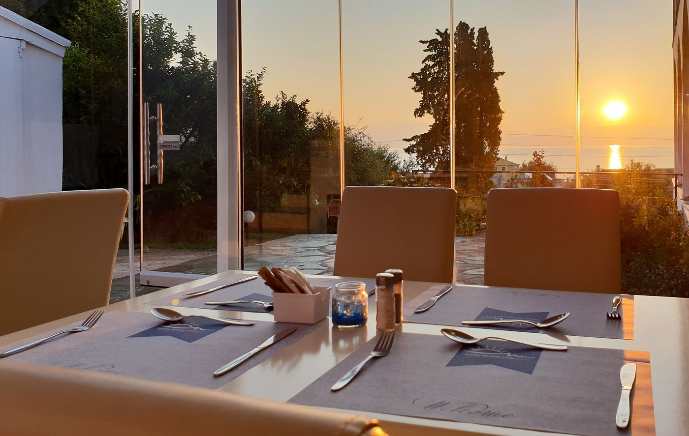 Yannis-Restaurant-33