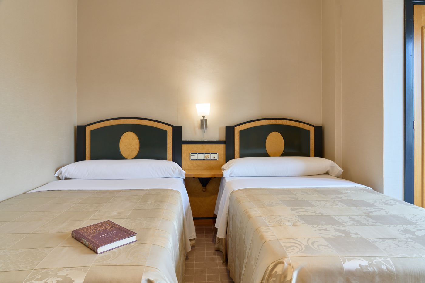 Macia Condor-Spain-GRANADA-Room-3