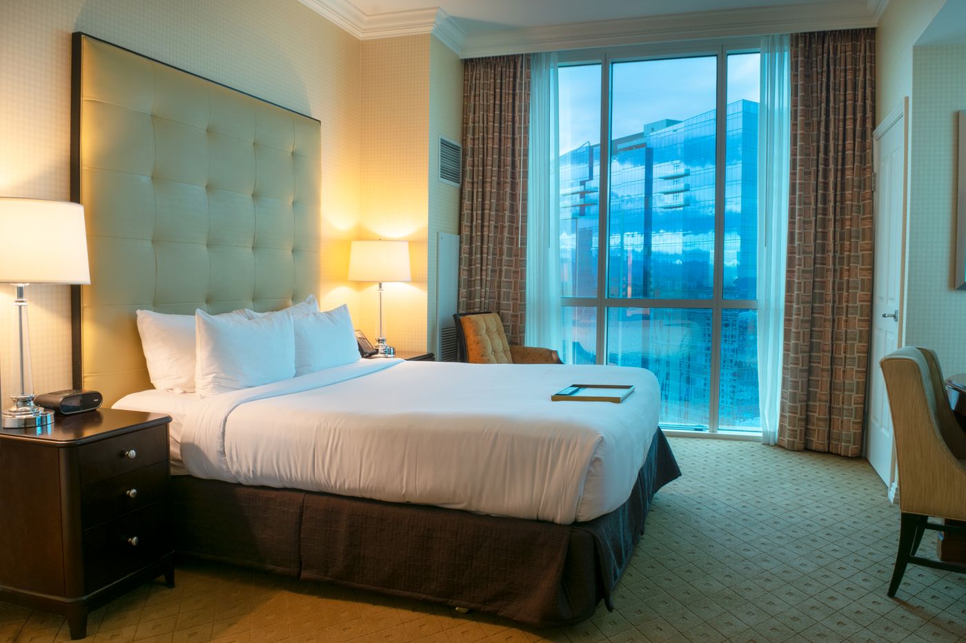 The-Signature-at-MGM-Grand-Hotel-Room-14