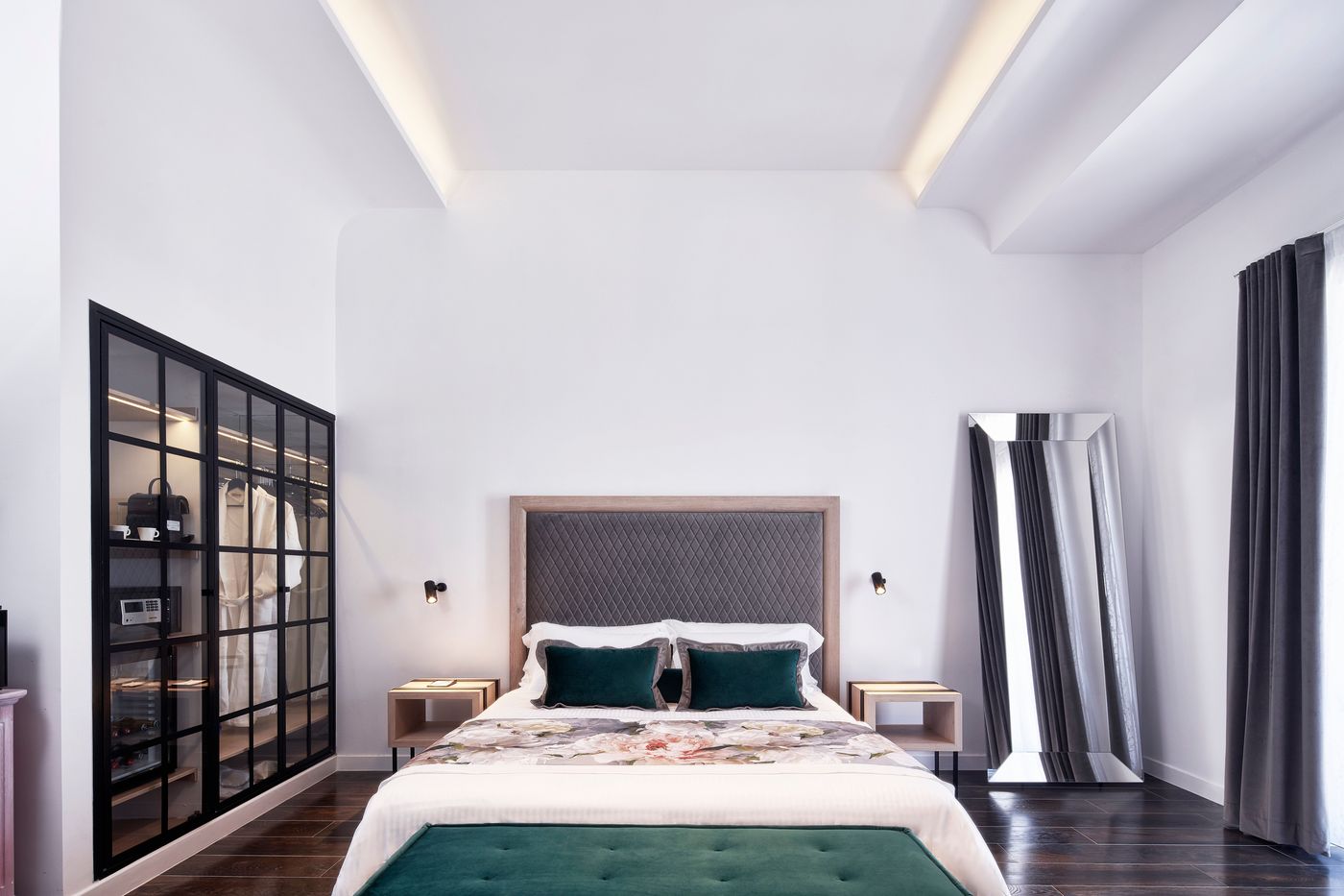 Katikies-Garden-Santorini---The-Leading-Hotels-Room-15