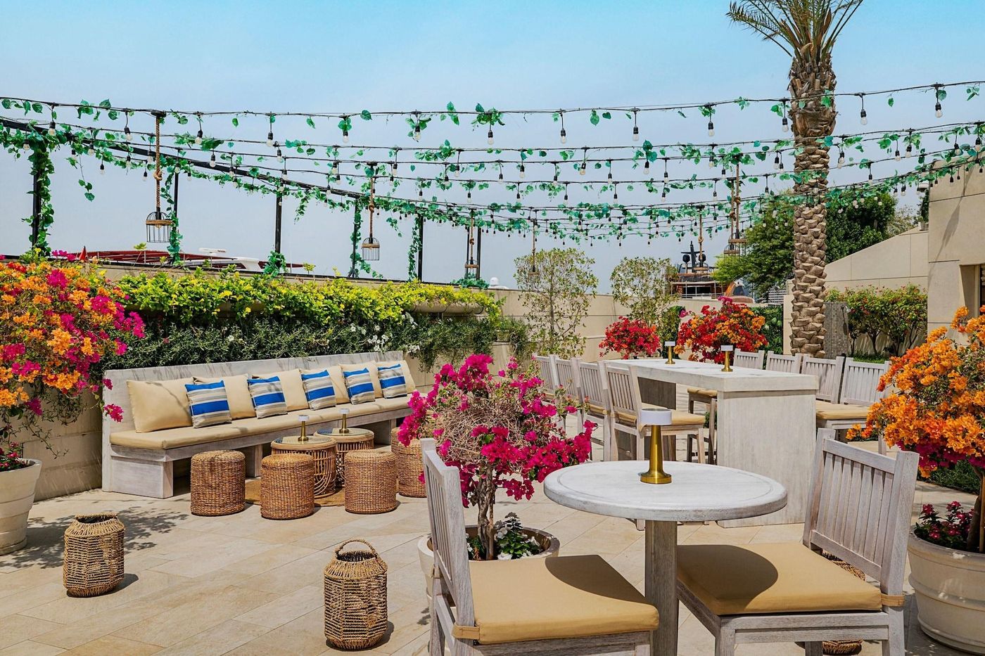 Sheraton-Dubai-Creek-Hotel-and-Towers-Restaurant-20