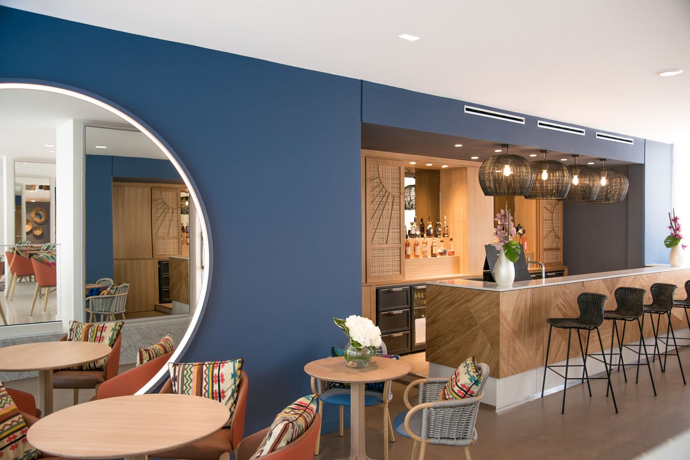 Hotel-Croisette-Beach-Cannes---Mgallery-Bar-54