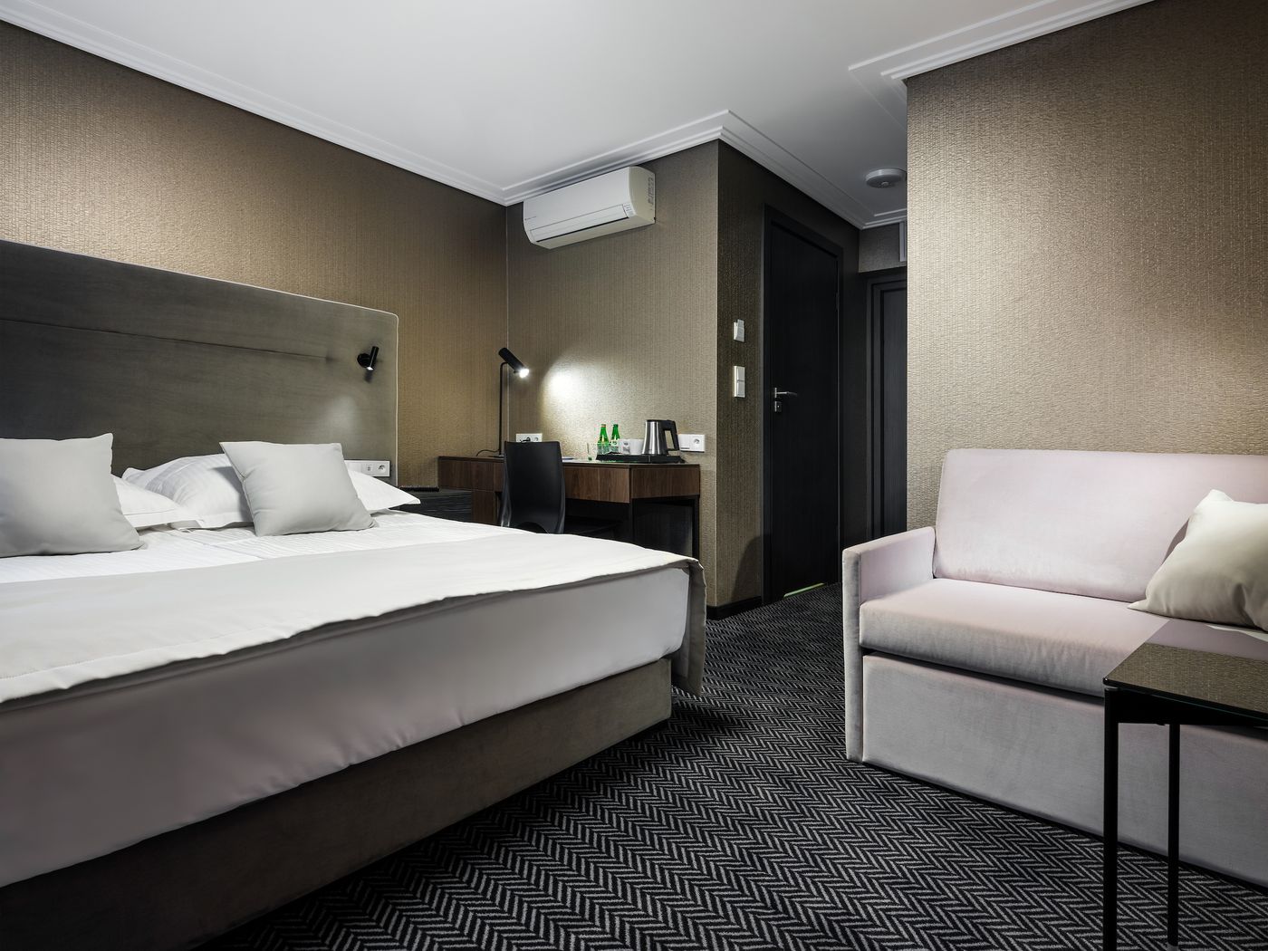 Logos-Hotel-Room-24