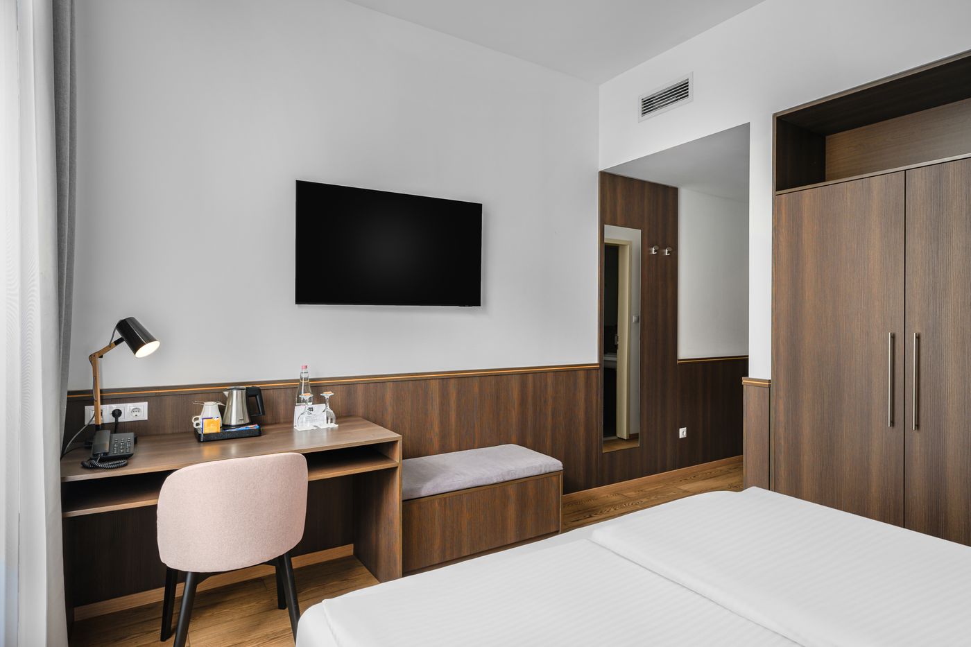 Hotel-12-Revay-Hotel-Room-6