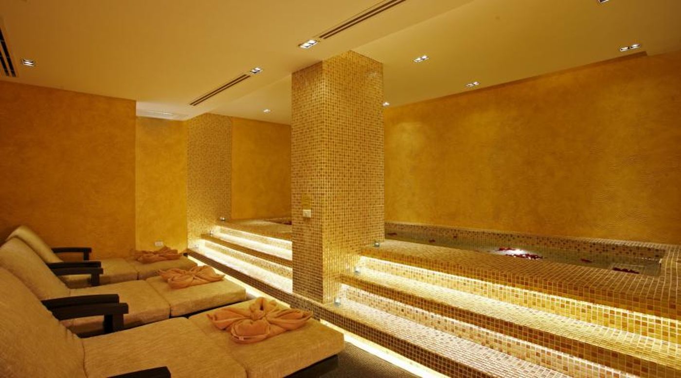 Centara Nova Hotel & Spa