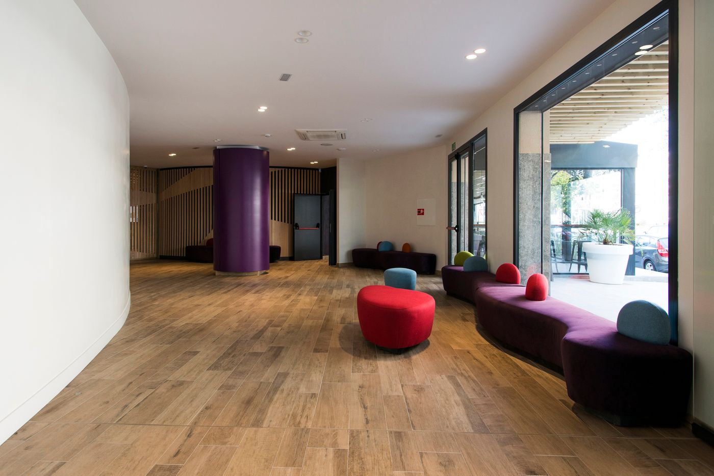 California-Apartments-III-Y-IV-Lobby-42