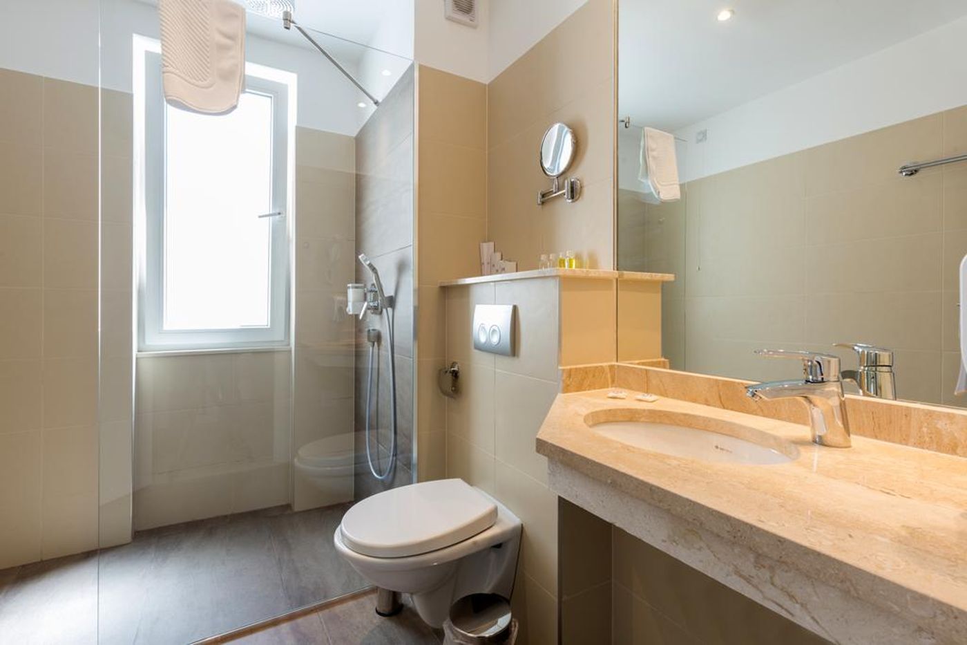 Royal Inn-Serbia-BELGRADE-Room-8