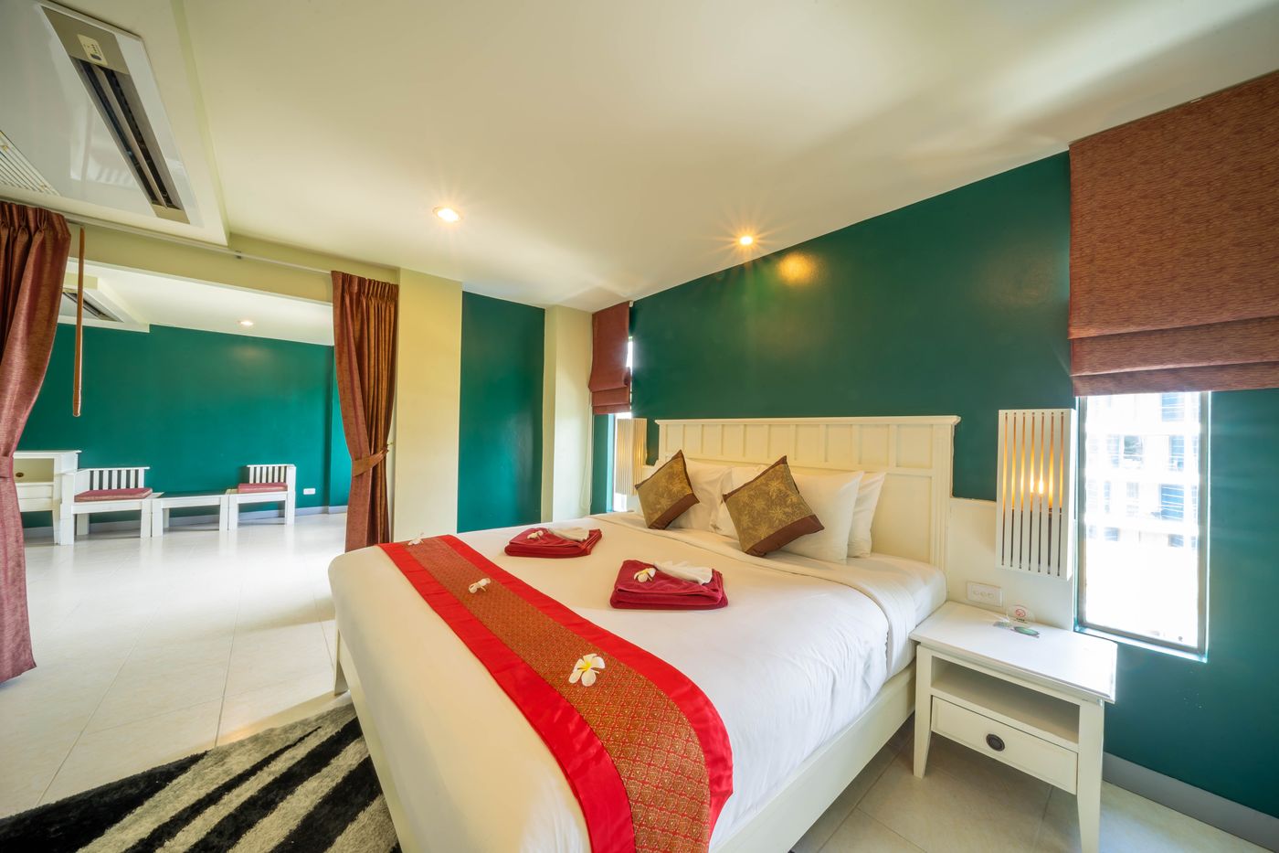 LA-Vintage-Resort--Former-Poppa-Palace--Room-22