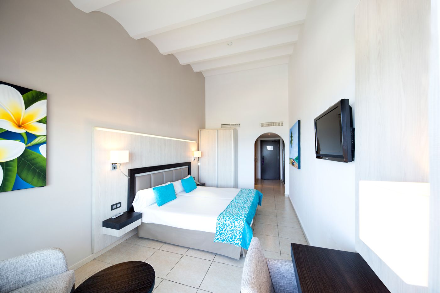 Club-Bahamas-Ibiza-Room-24