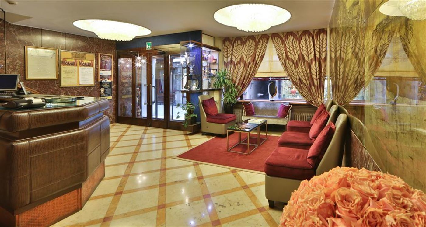 Hotel-Montecarlo-Lobby-1