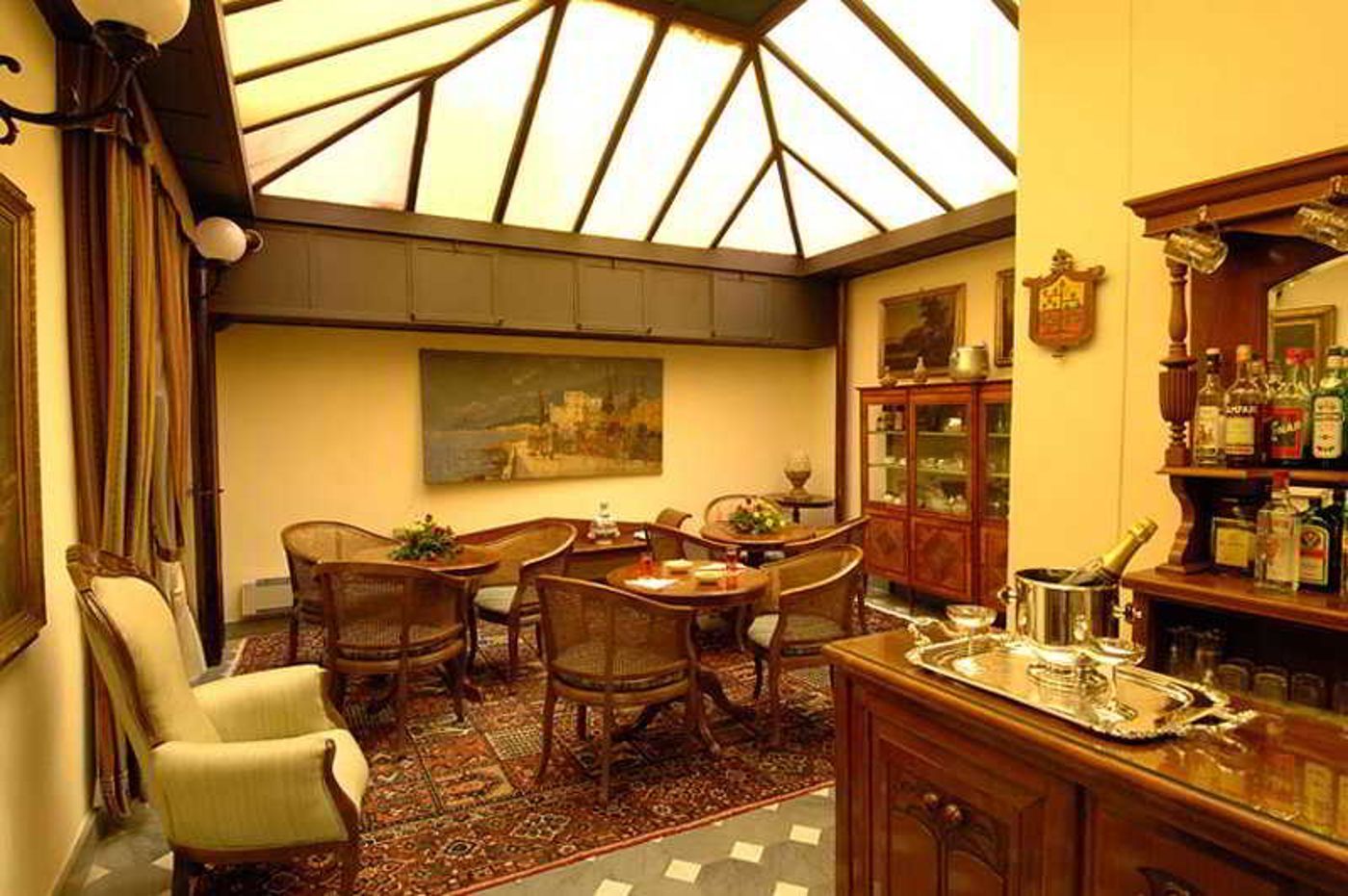 Malaspina-Bar-7