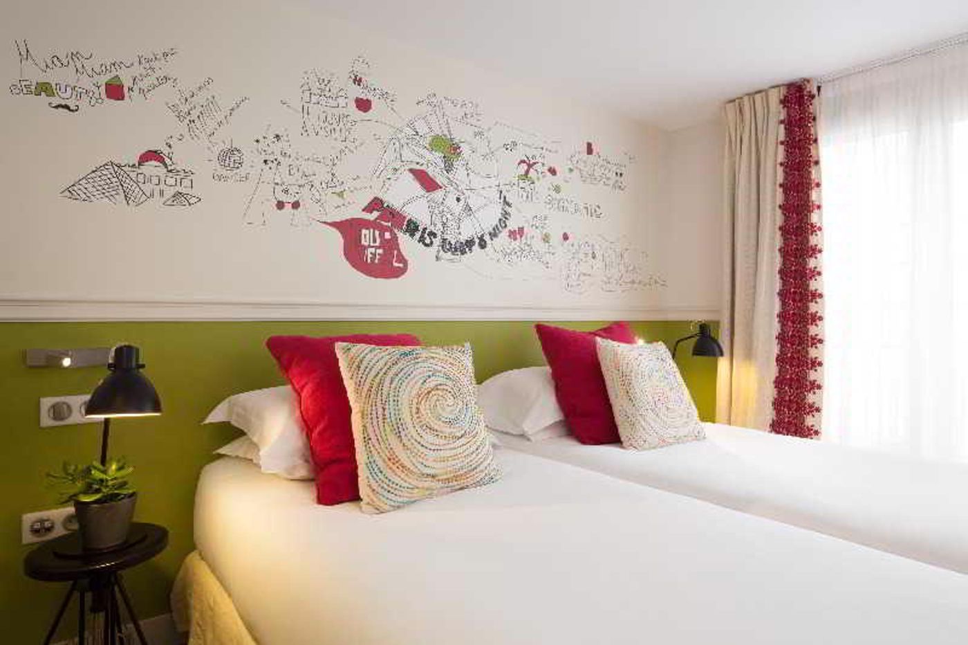Hotel-des-3-Poussins-Room-8