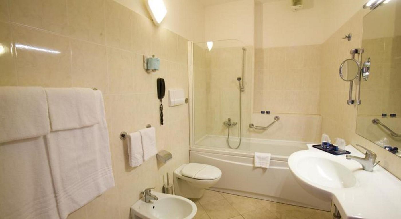 Villa-Esperia-Room-32