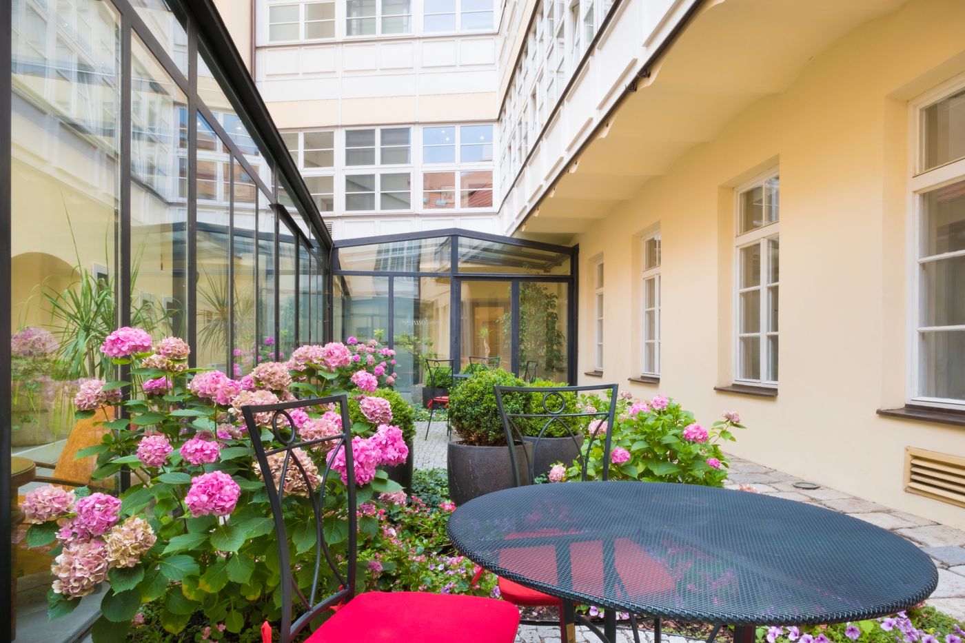 Hotel-BOOKQUET-Terrace-3