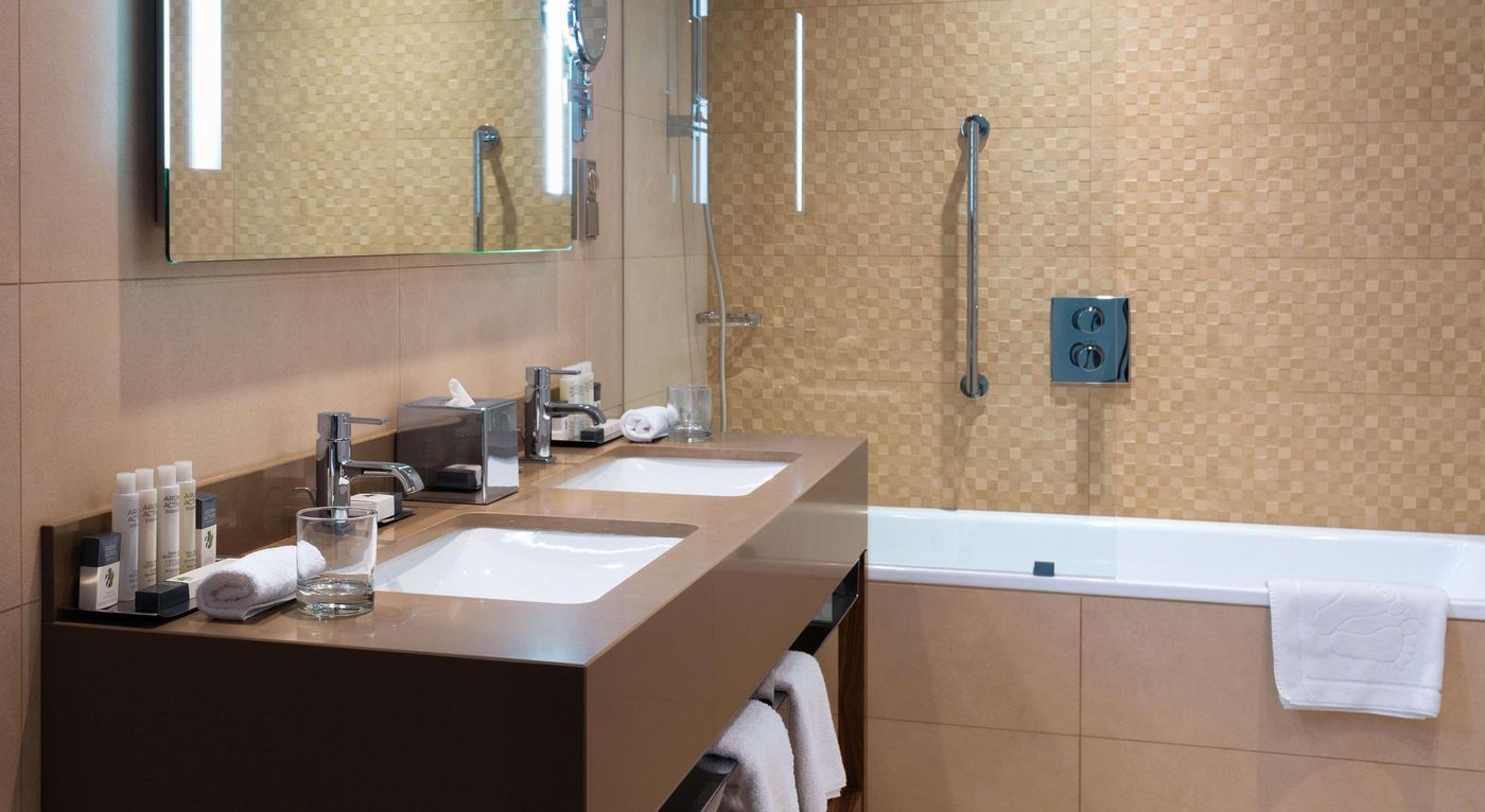 DoubleTree-by-Hilton-Krakow-Hotel---Convention-Cen-Room-49