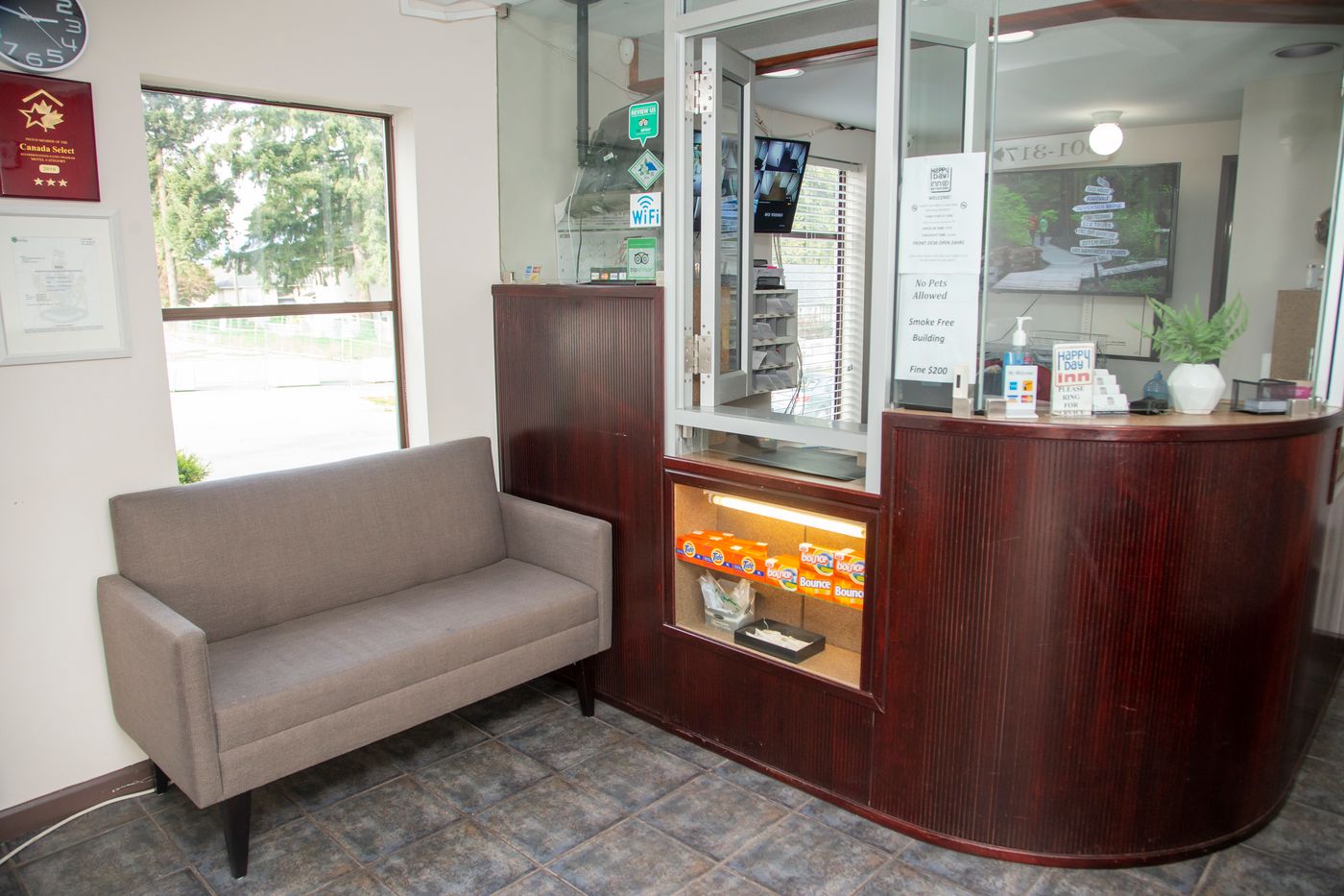 Happy-Day-Inn-Lobby-7