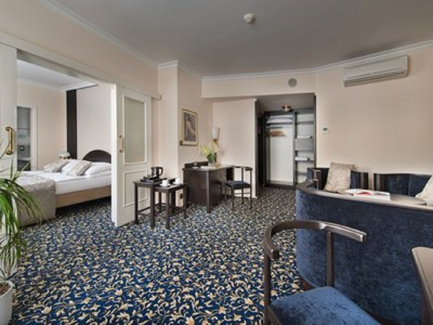 EA Hotel Royal Esprit-Czech Republic-PRAGUE-Room-10