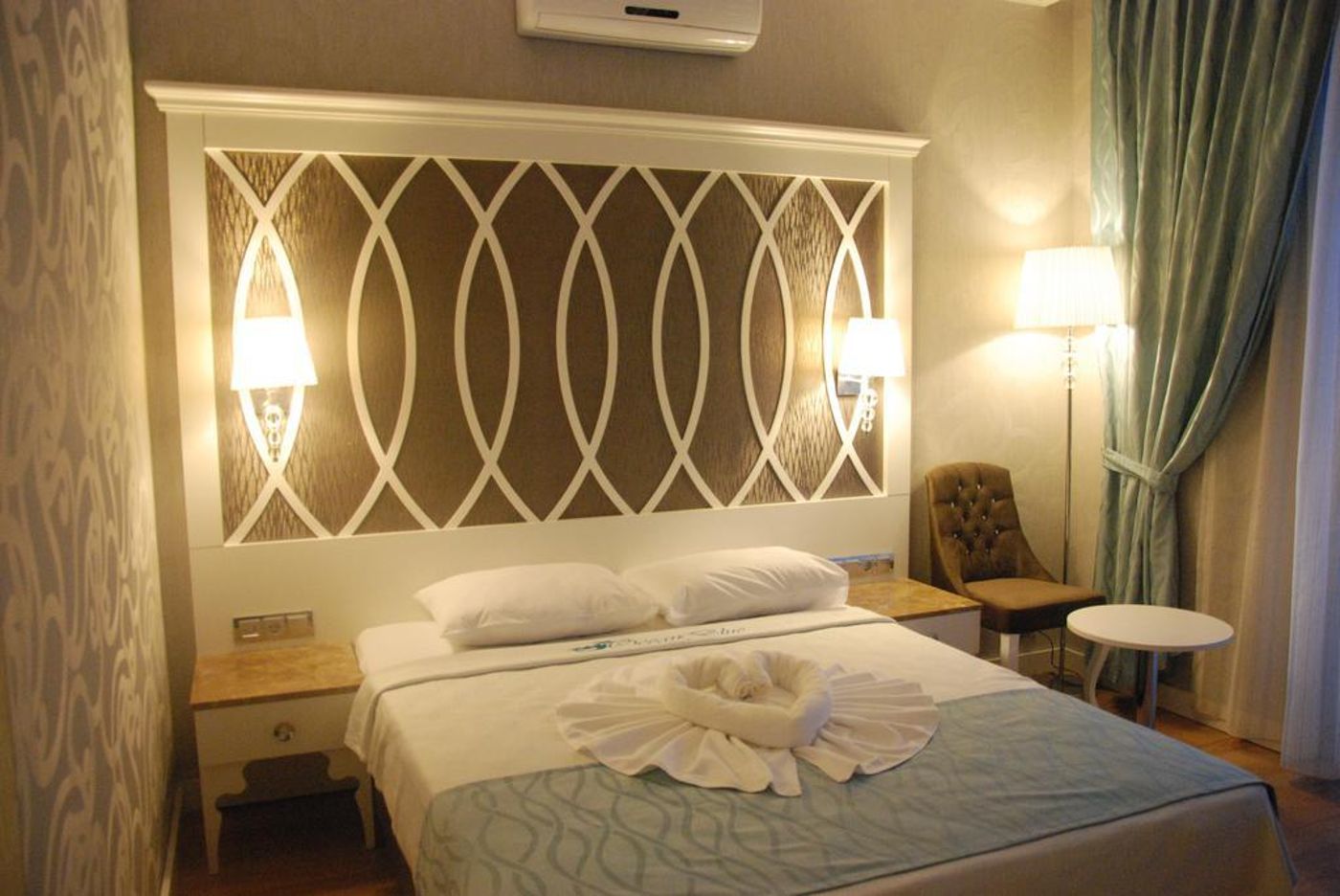 Ocean-Blue-High-Class-Hotel-Room-33