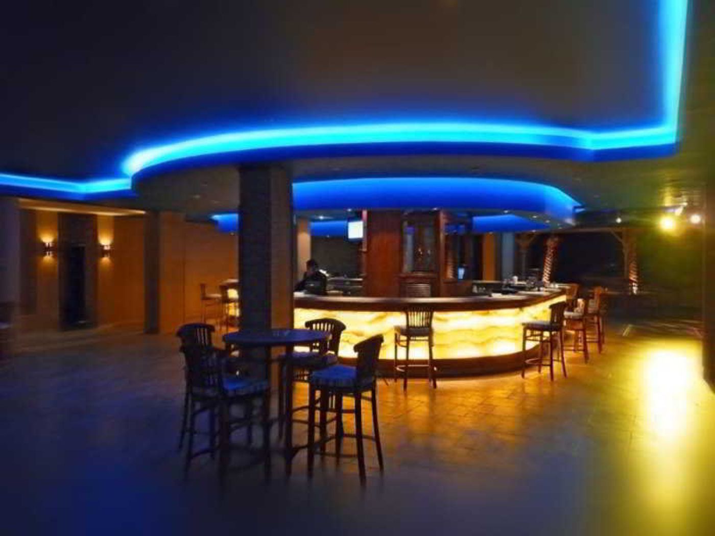 The-Breakers-Diving---Surfing-Lodge-Bar-19