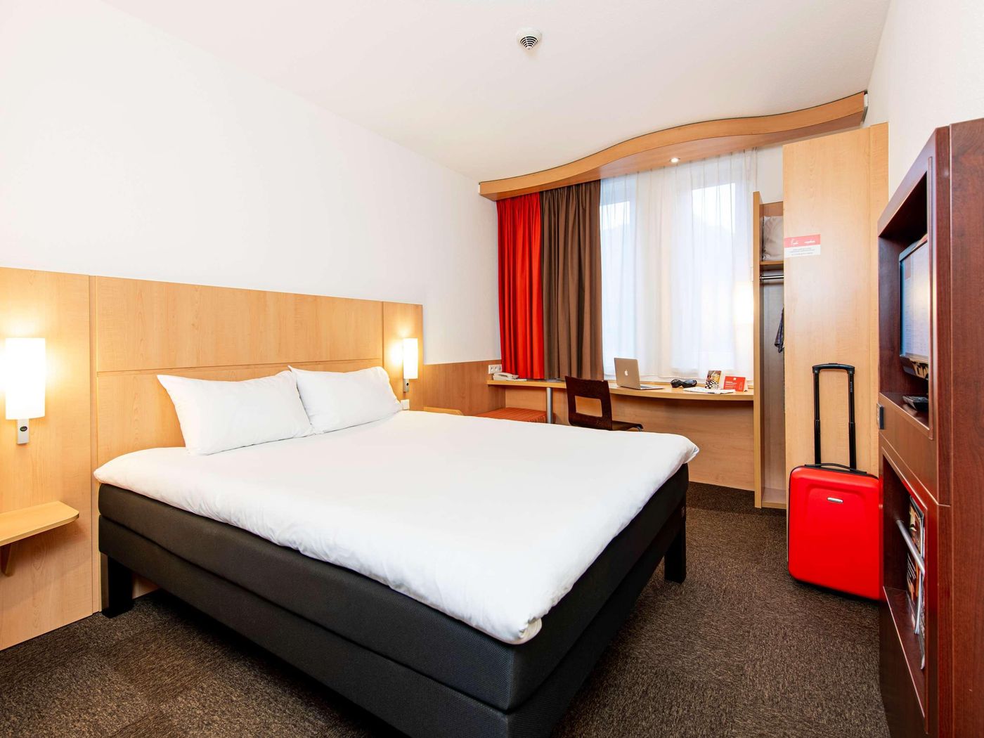 Ibis-Krakow-Stare-Miasto-Room-13
