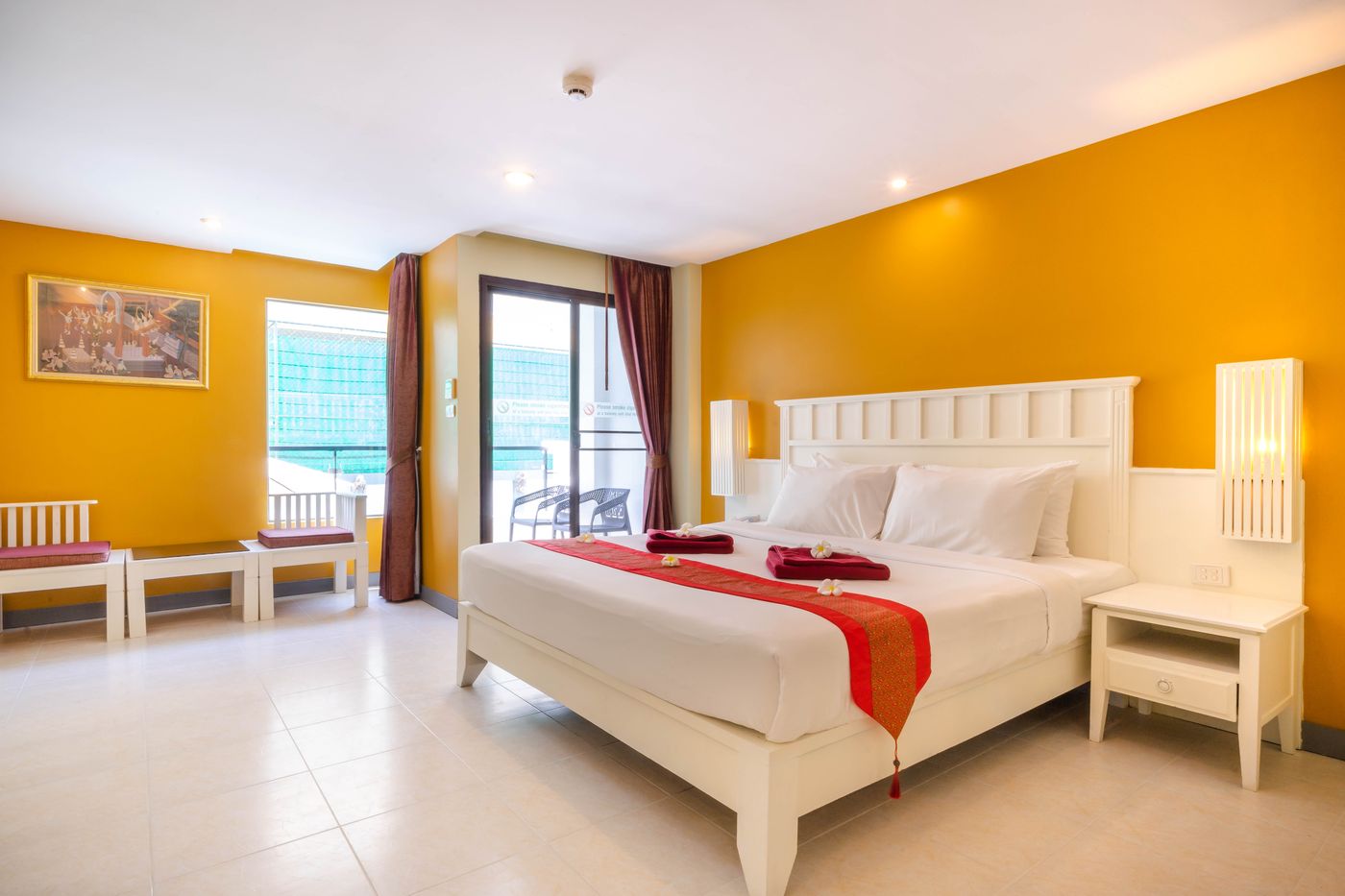 LA-Vintage-Resort--Former-Poppa-Palace--Room-18