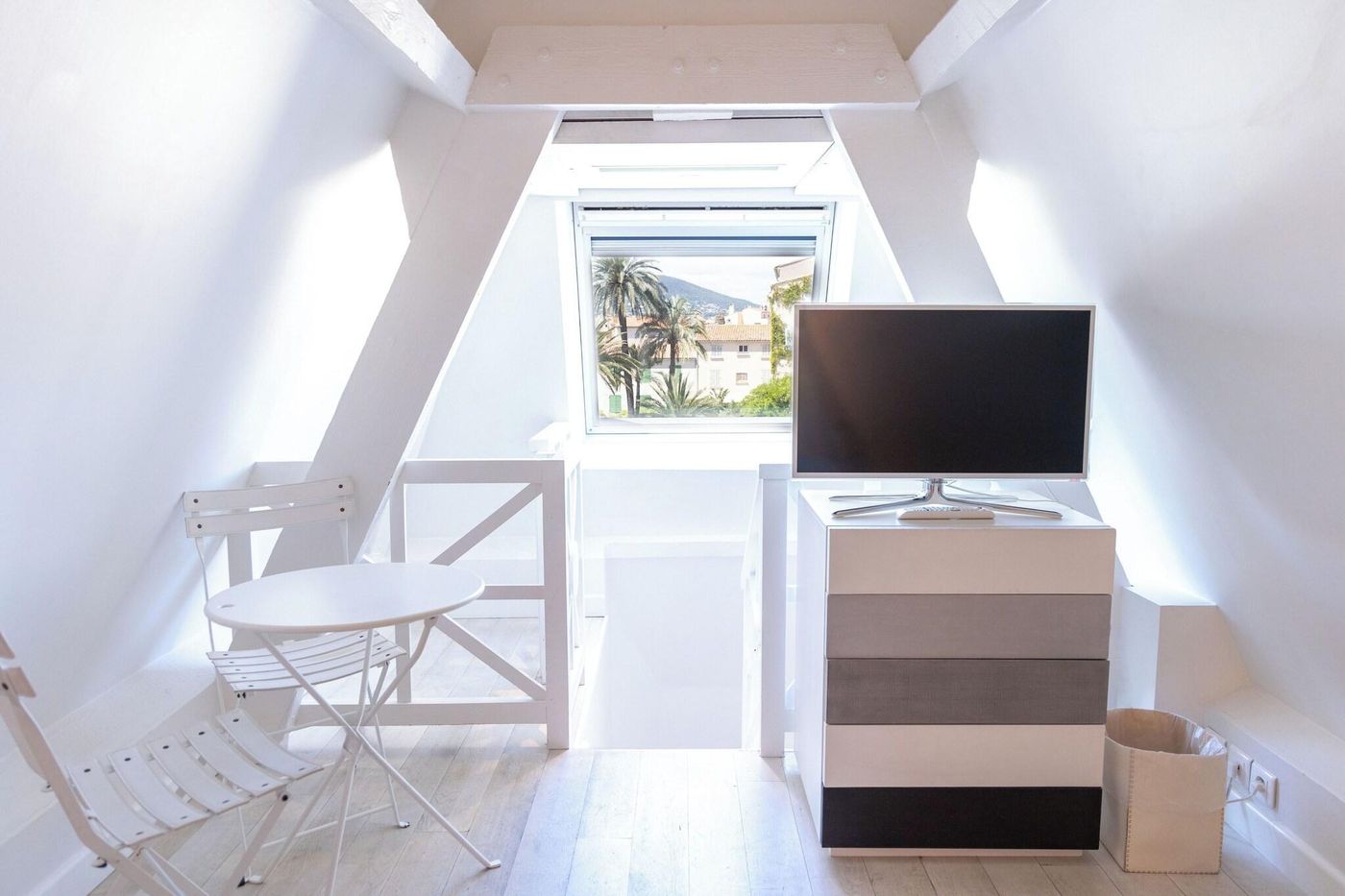 White-1921-Saint-Tropez-Room-33