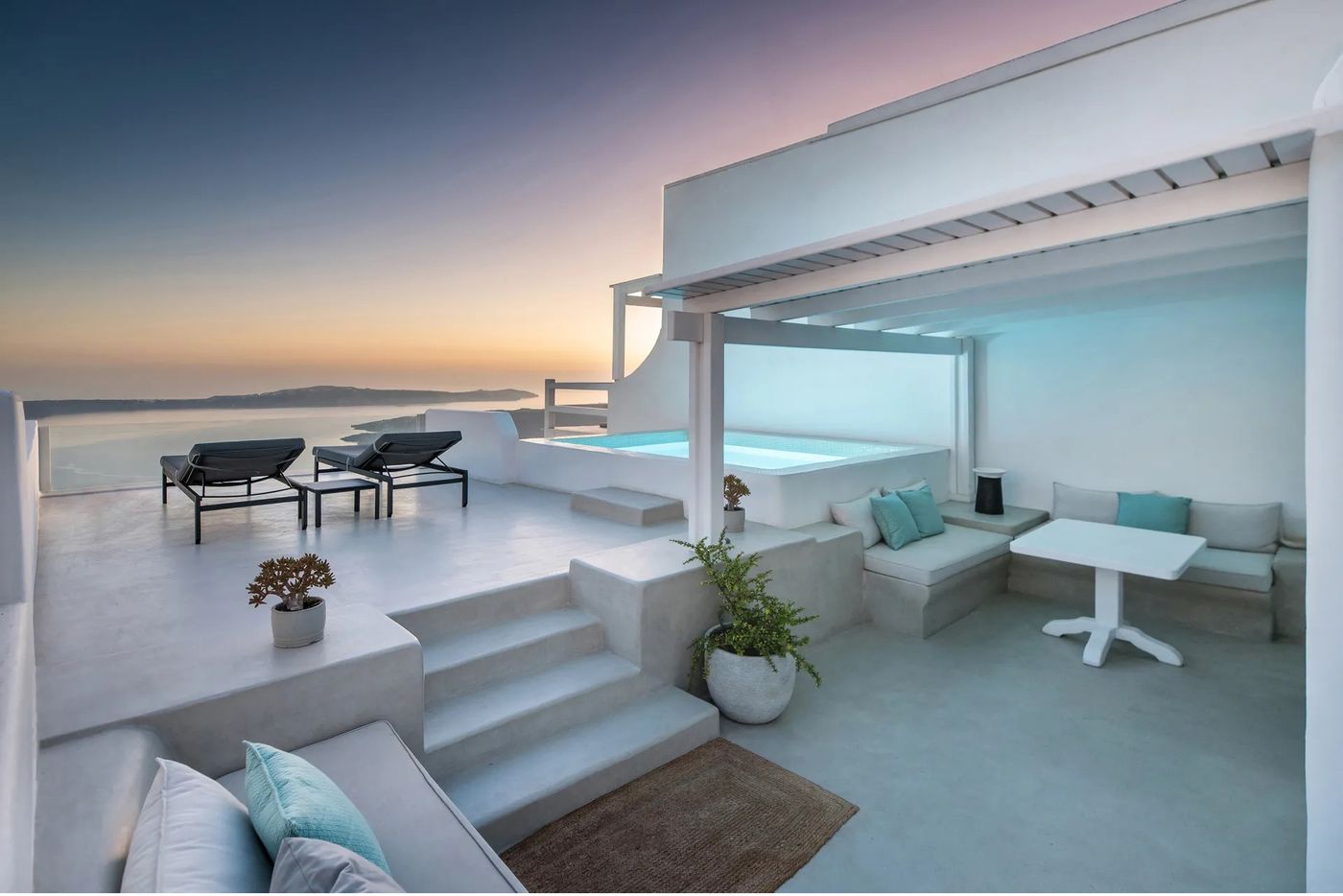 Aqua-Luxury-Suites-Room-84