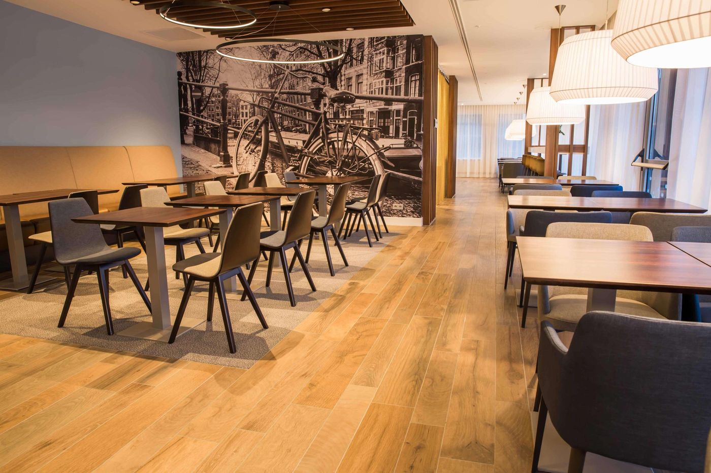 Hampton-By-Hilton-Amsterdam-City-Centre-East-Restaurant-14