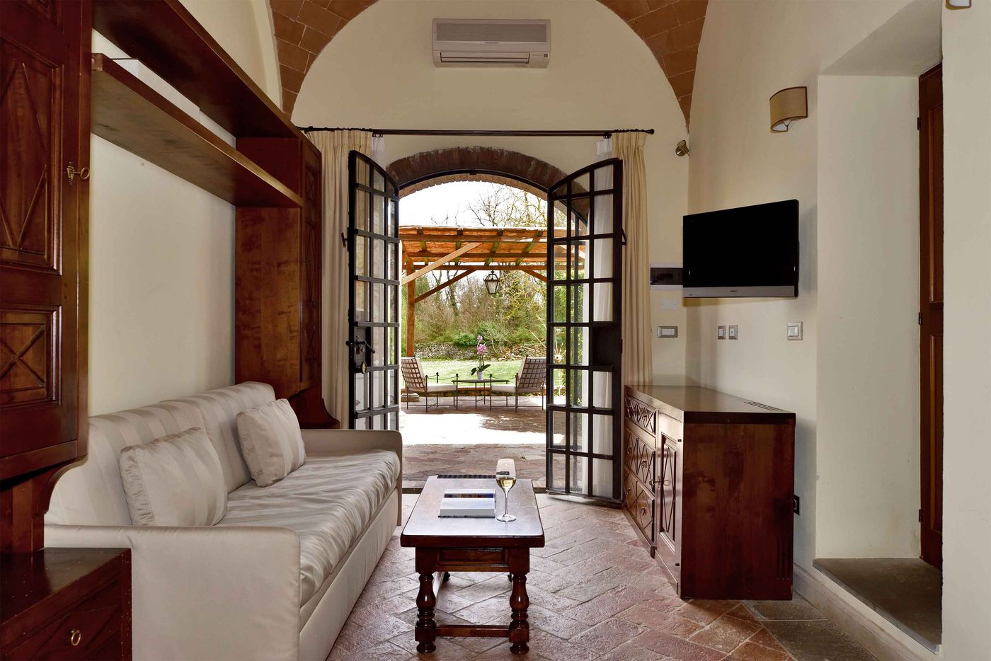 Hotel-Borgo-San-Luigi-Room-4